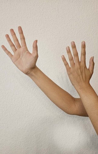 Caro1Hand_2076_